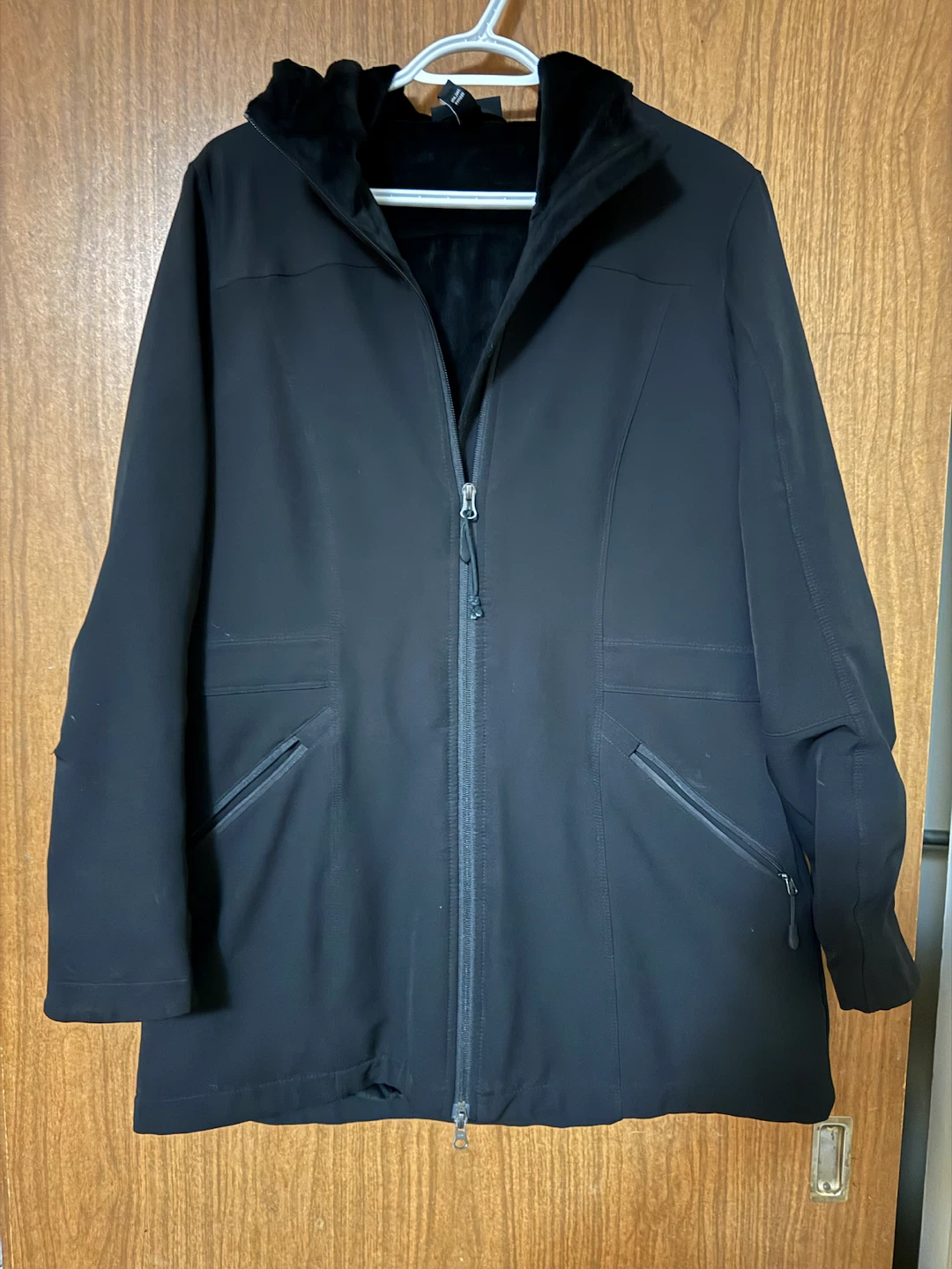🧥 Kirkland Signature Women’s Softshell Jacket 🧥