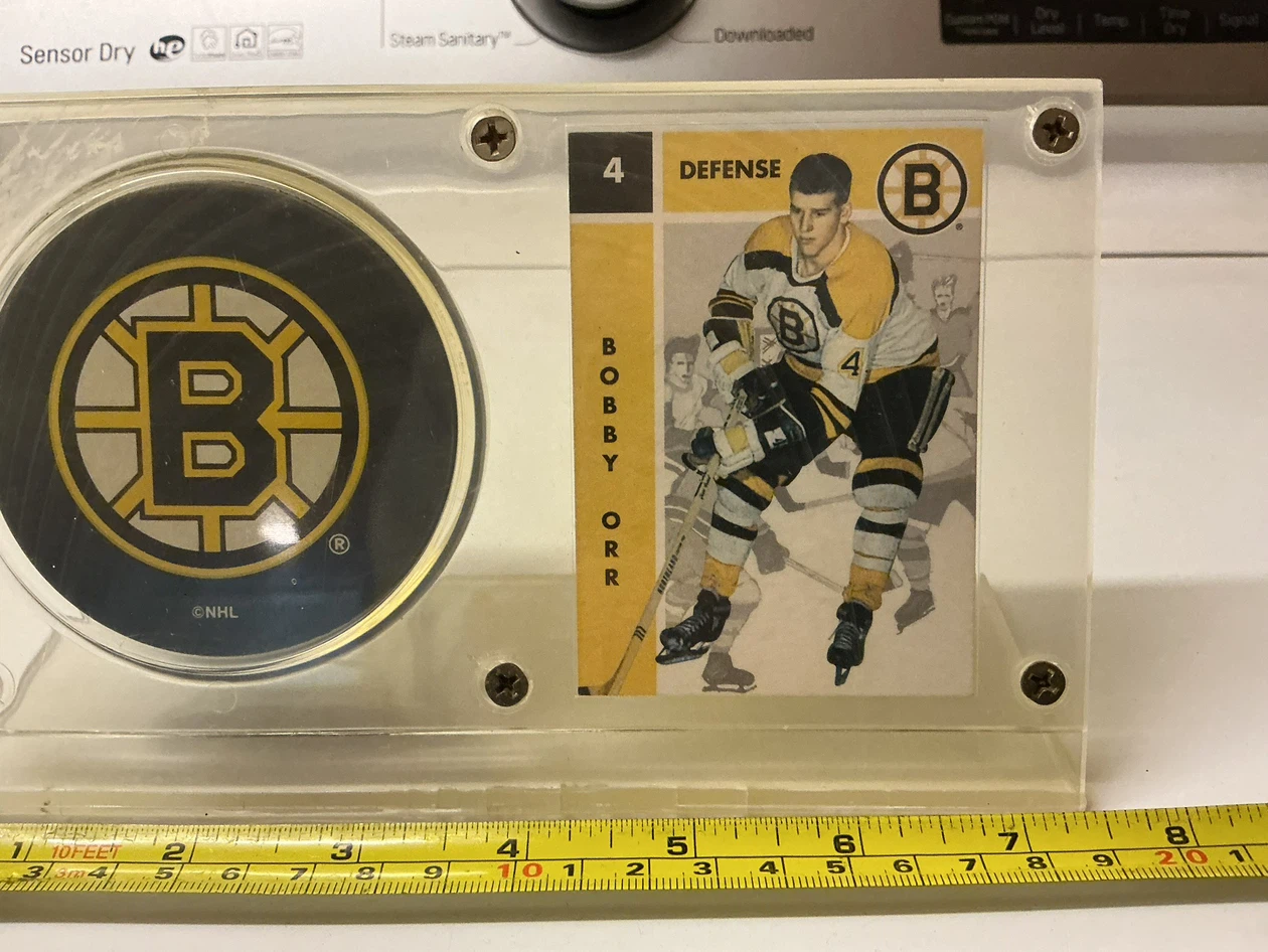 Vintage BOBBY ORR Card & BOSTON BRUINS Puck in Acrylic Display