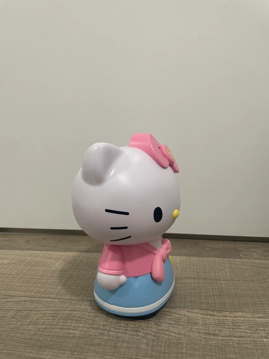 Olive Young x Sanrio Hanbok Hello Kitty Multi Container - photo 3