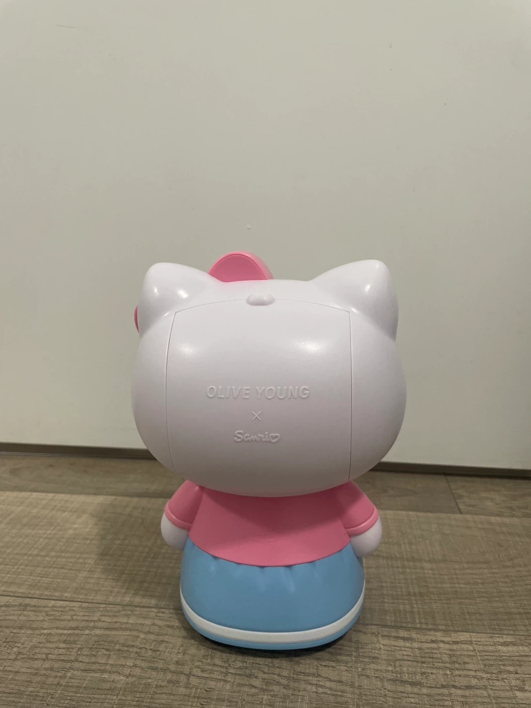 Olive Young x Sanrio Hanbok Hello Kitty Multi Container - photo 4