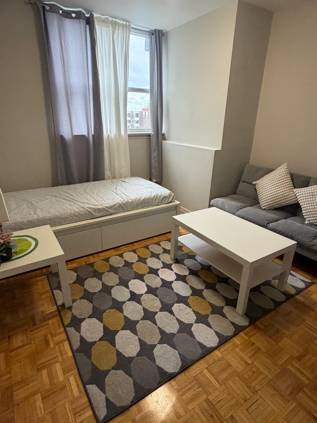 Private furnished bedroom available for rent - photo 2