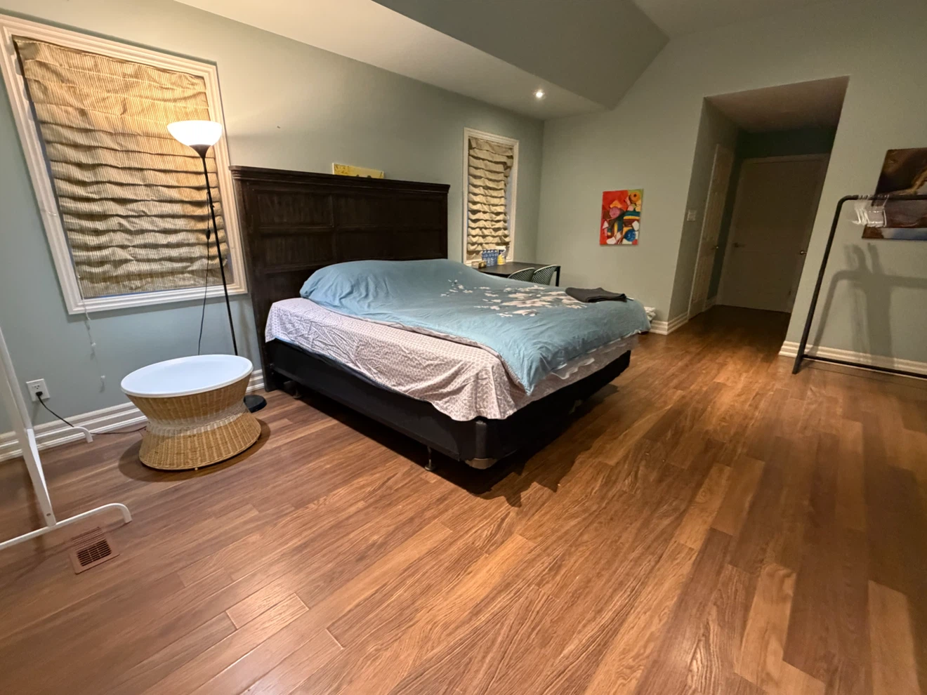 King Size Bed with Dark Wood Headboard - photo 2