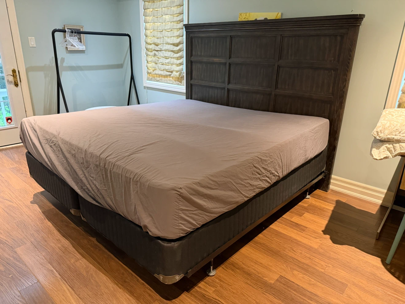 King Size Bed with Dark Wood Headboard - photo 3