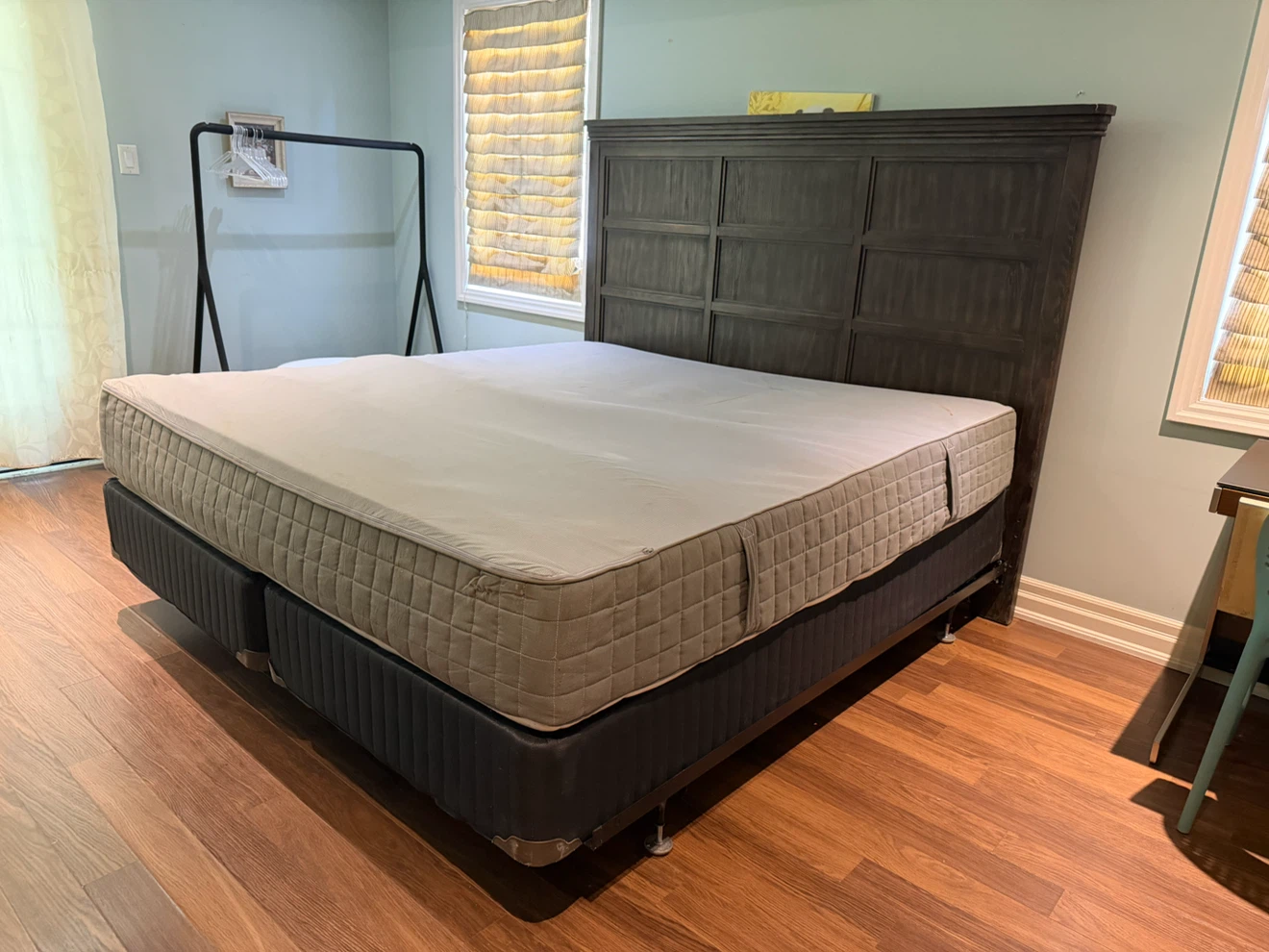 King Size Bed with Dark Wood Headboard - photo 4