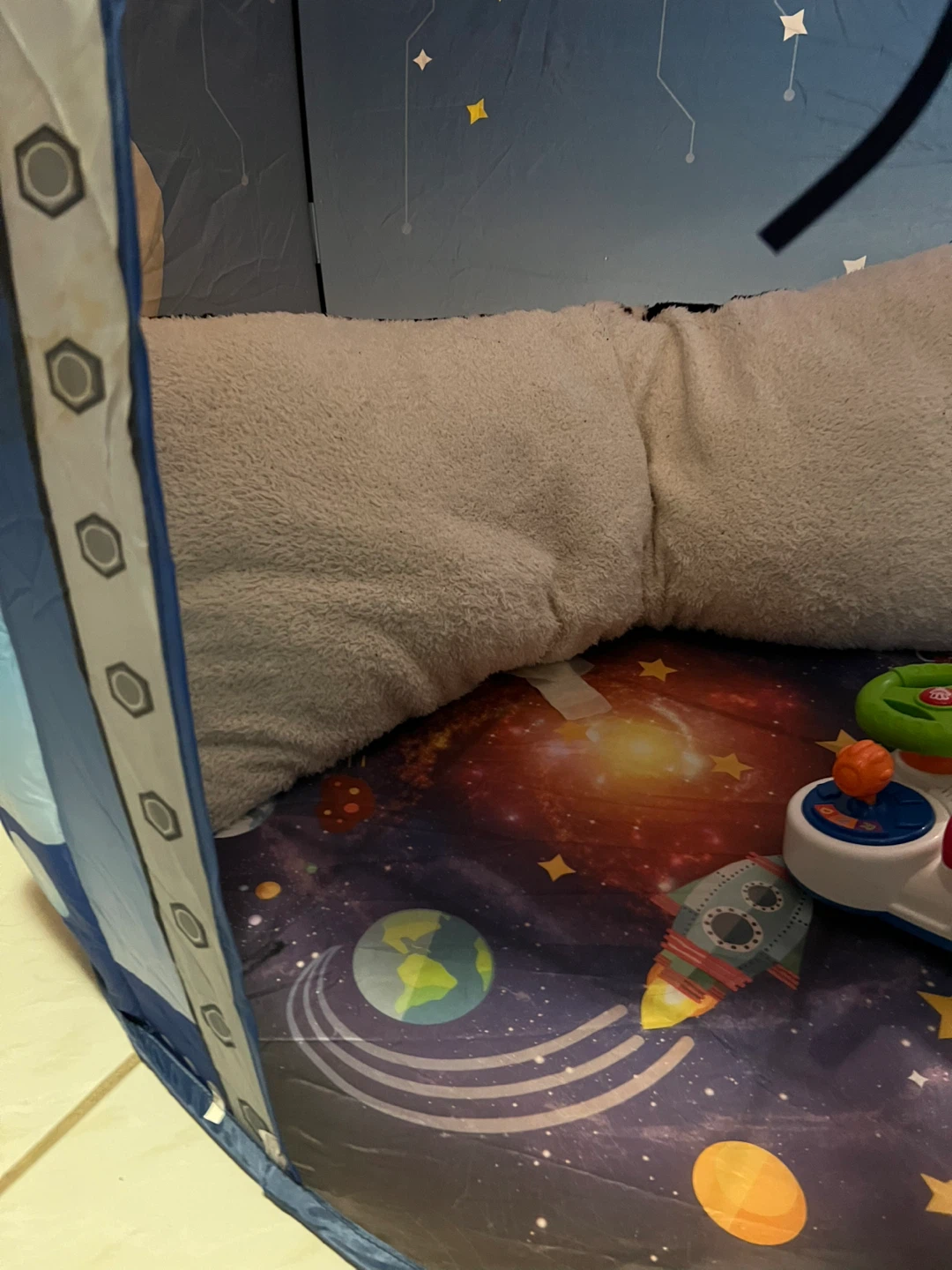 Play tent with body pillow - photo 2