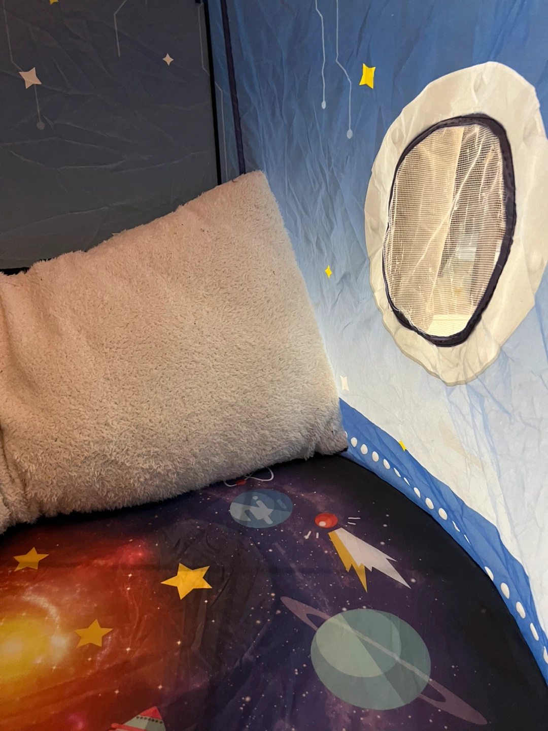 Play tent with body pillow - photo 4