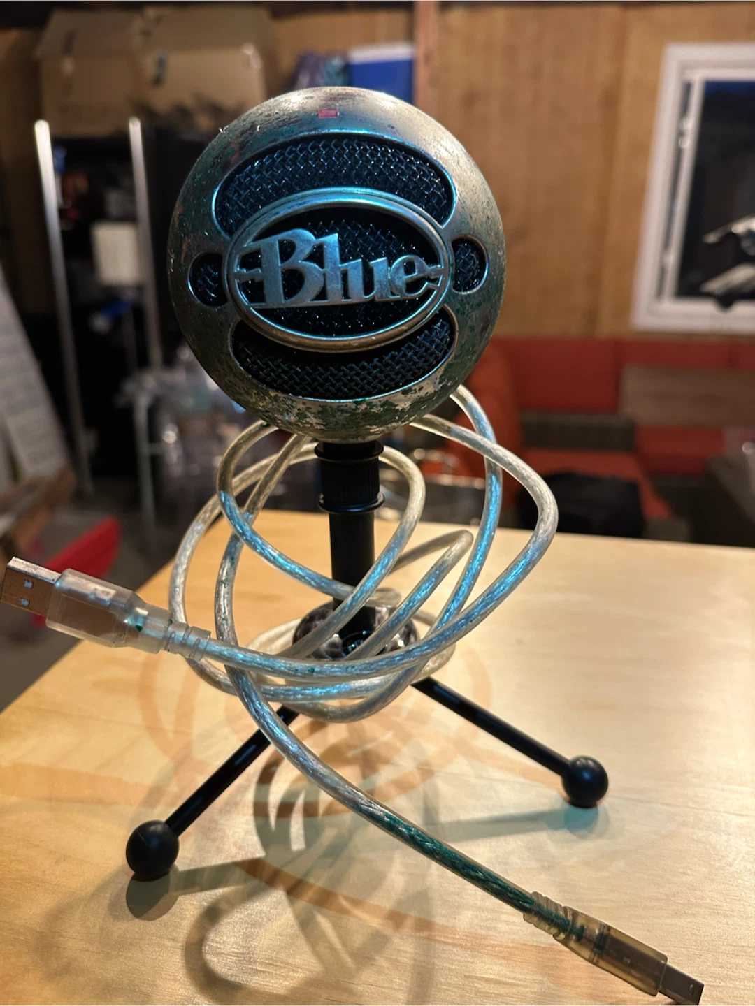 Mic with a stand