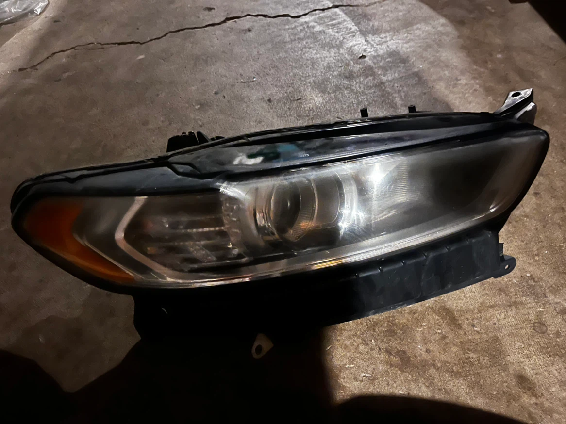 2013 Ford Fusion Titanium headlights - photo 2