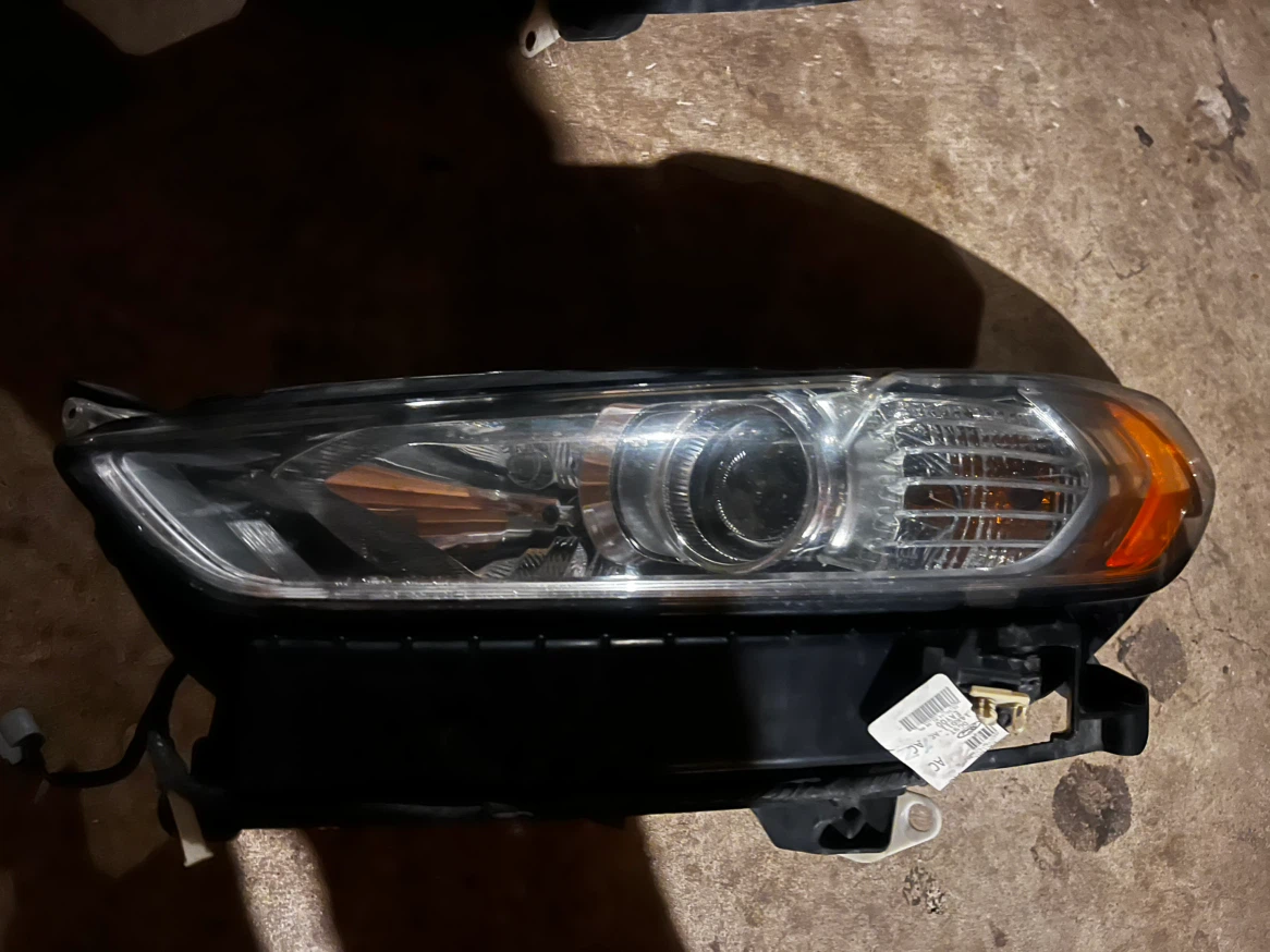 2013 Ford Fusion Titanium headlights - photo 3