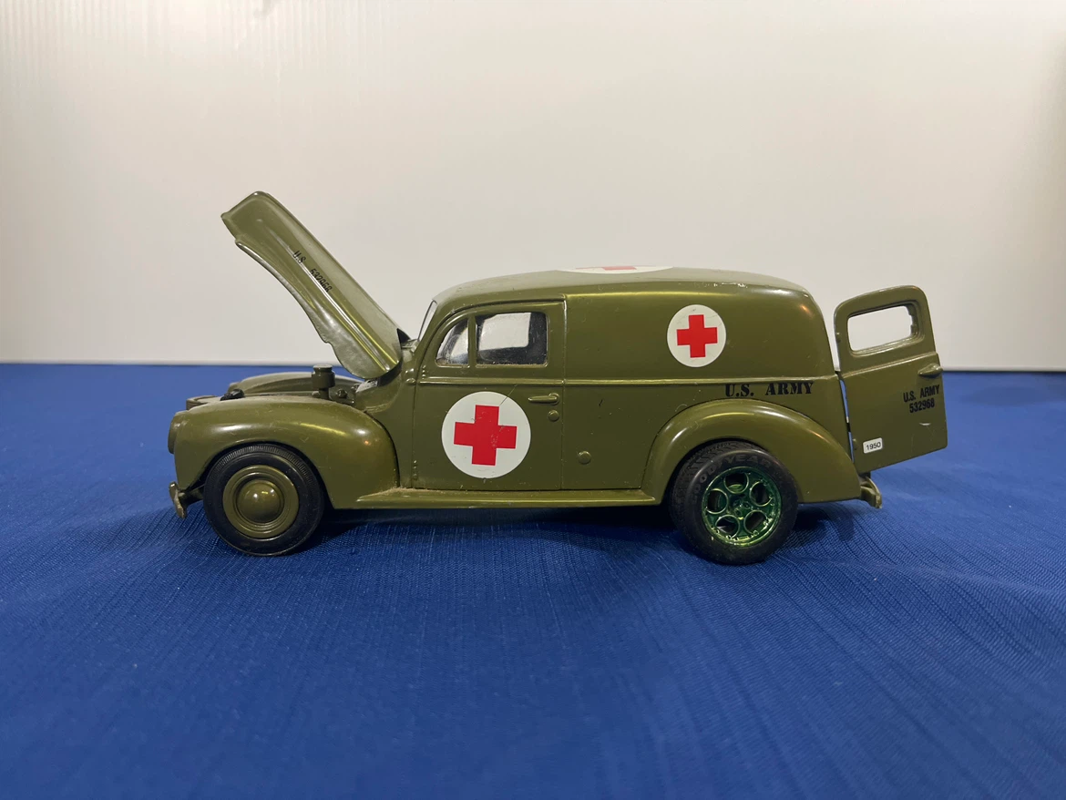 1940 Ford US Army Ambulance Diecast 1:24