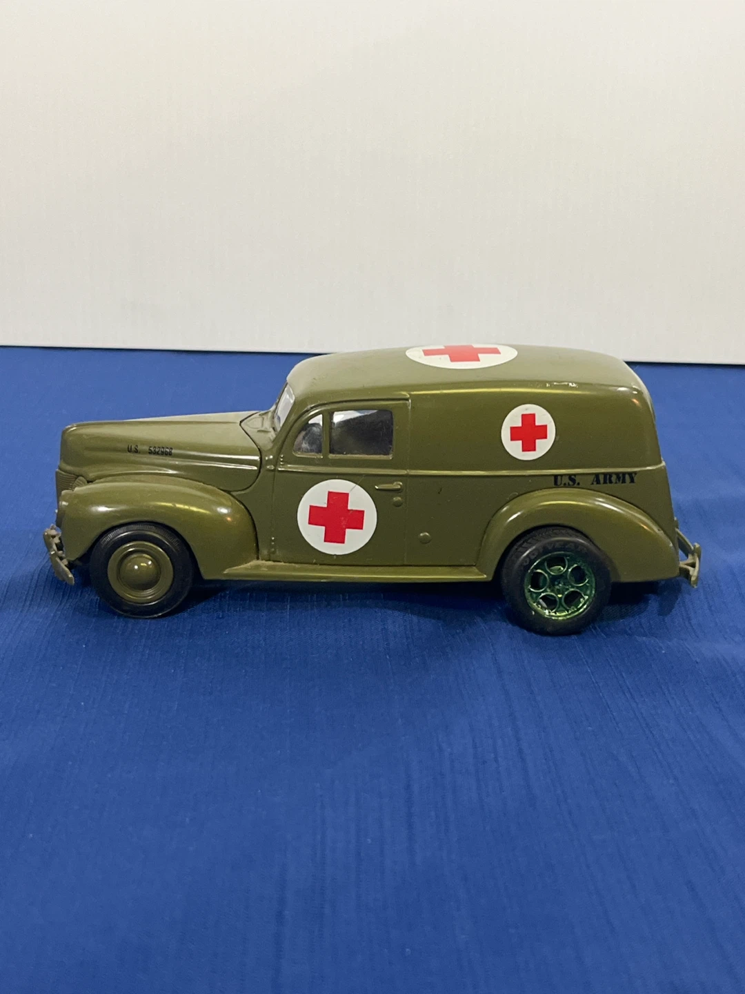 1940 Ford US Army Ambulance Diecast 1:24 - photo 2