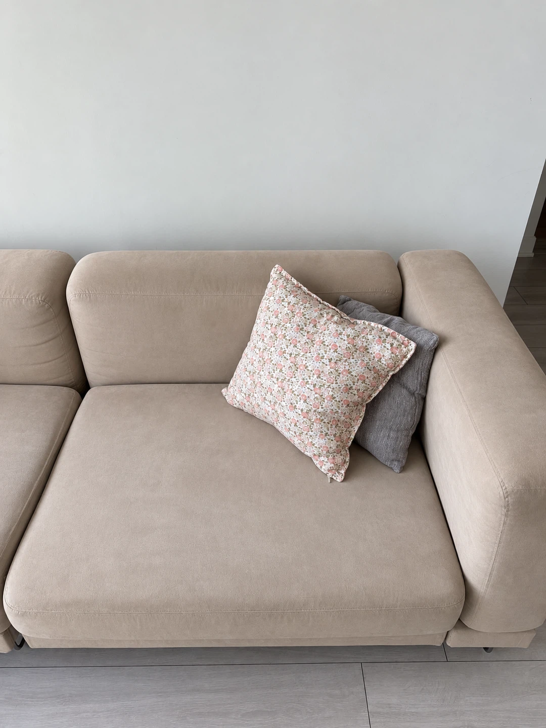 IKEA Beige Couch (+ pullout bed) - photo 3