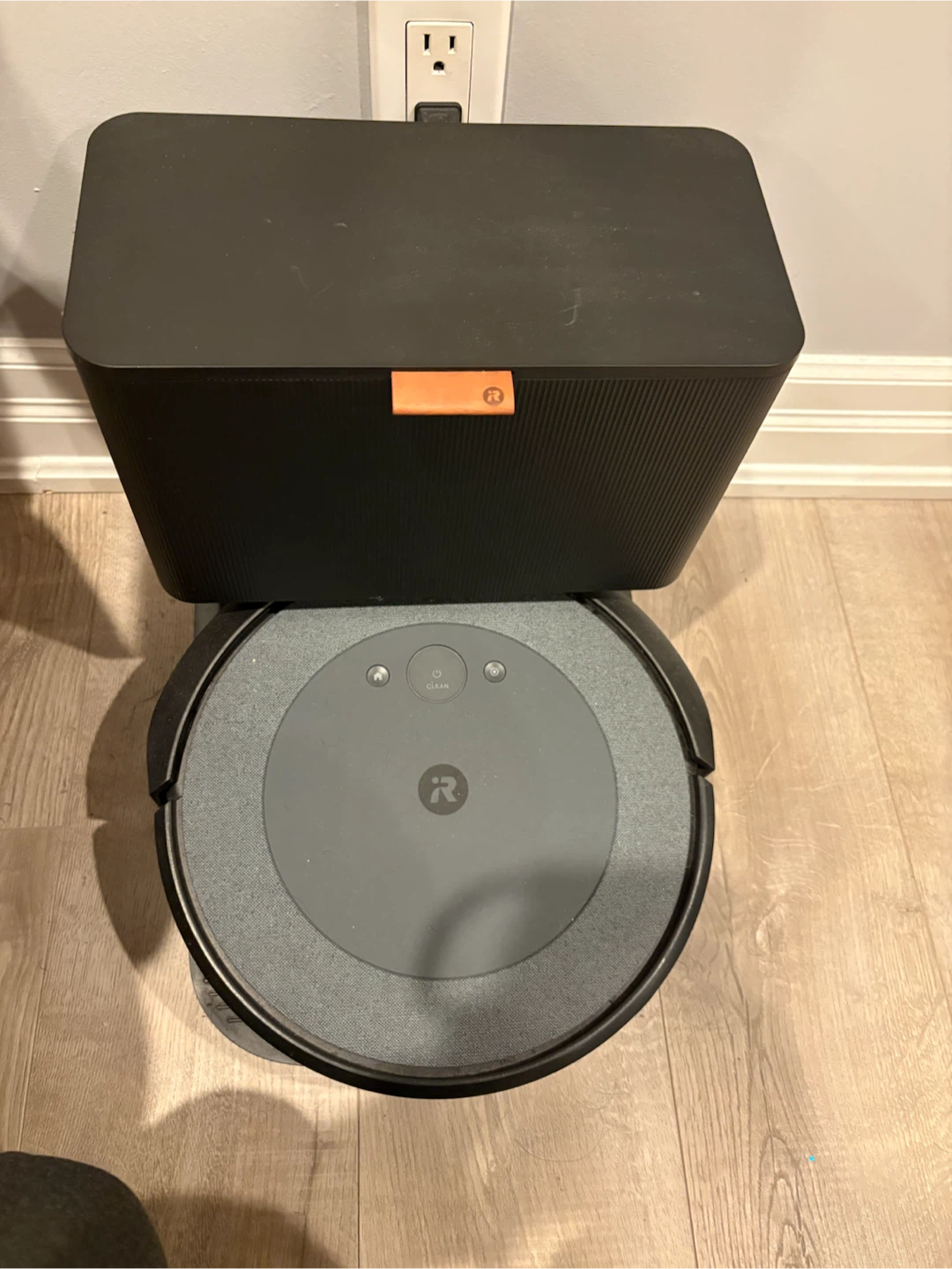 iRobot Roomba Robot Vacuum - photo 2