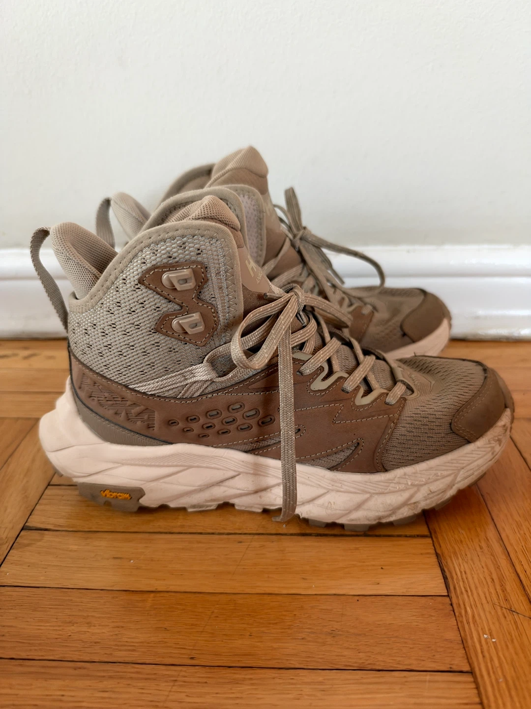 HOKA Anacapa Breeze Mid Hiking Boots