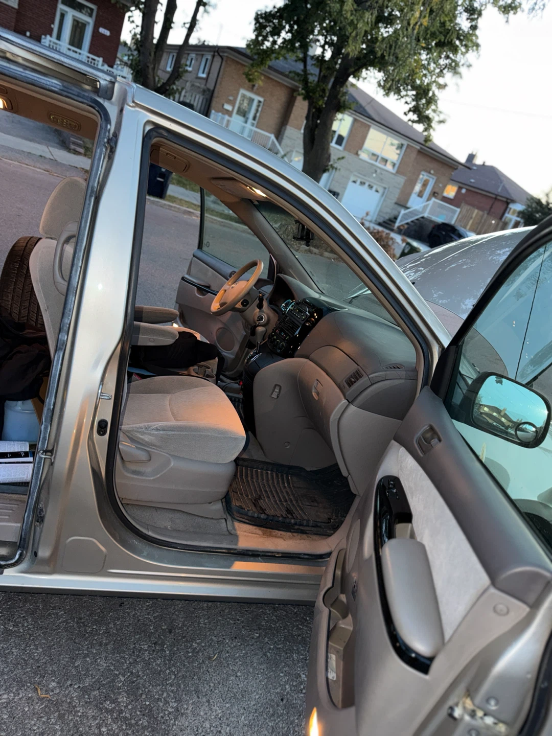 2004 Toyota Sienna Minivan 237,000 km - photo 3