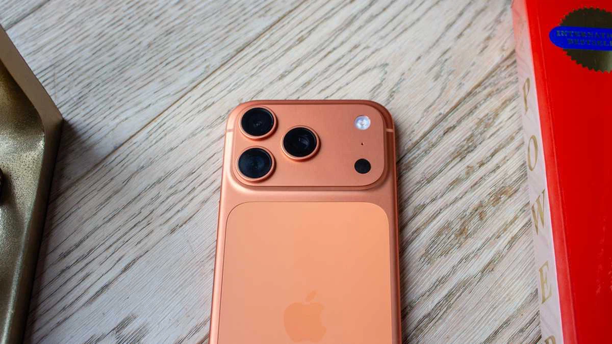 Apple iPhone in Orange