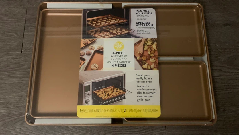 Wilton 4-Piece Bakeware Set - Gold