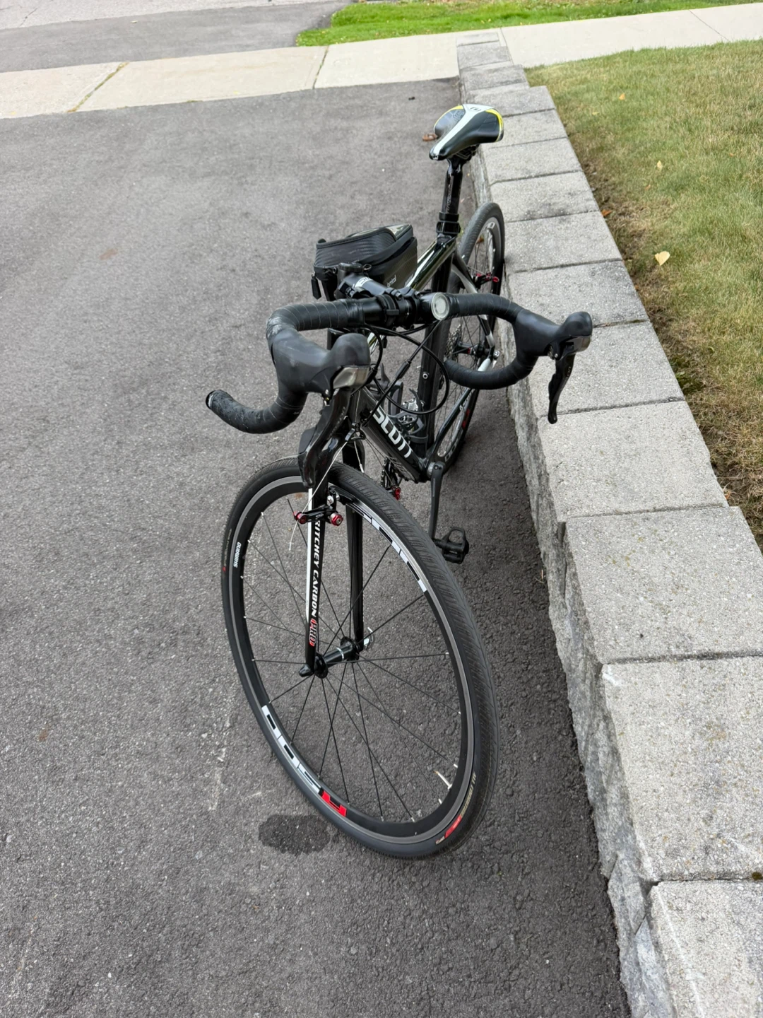 Scott Addict Road Bike - photo 2