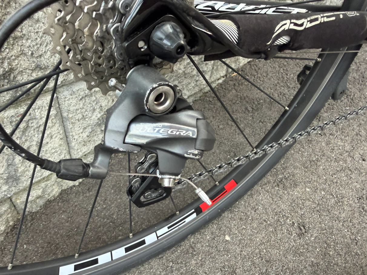Scott Addict Road Bike - photo 3