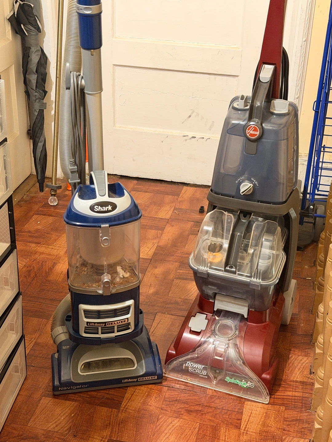 Shark Navigator Lift-Away Deluxe Vacuum - photo 2
