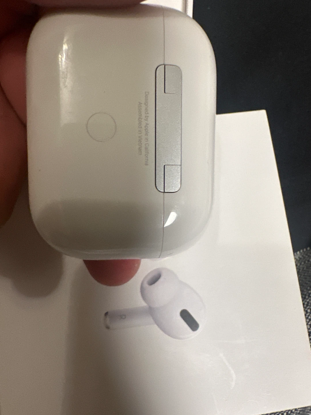 Apple AirPods Pro Wireless Charging Case - photo 3