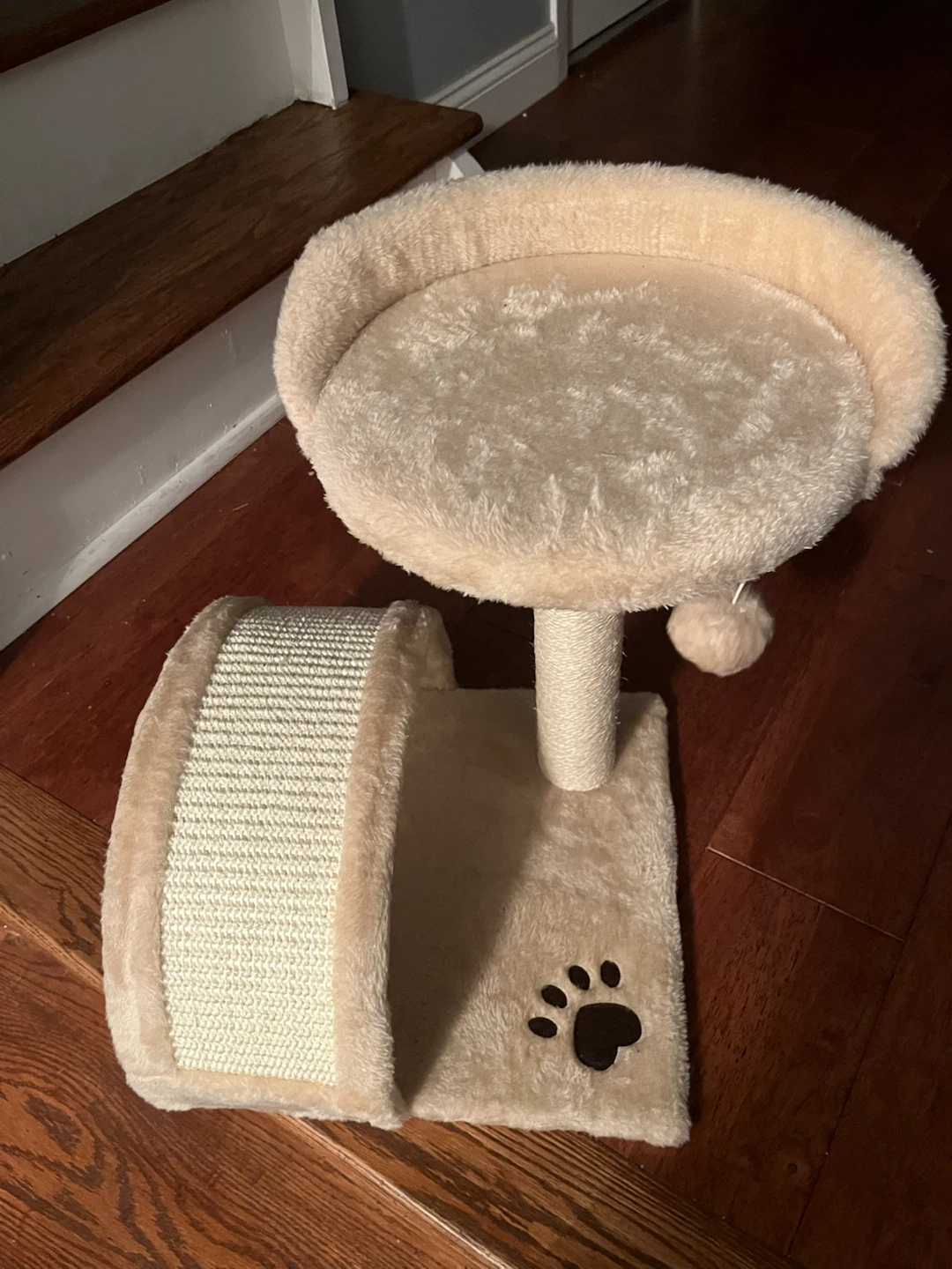 Cat Scratching Post with Lounge Bed