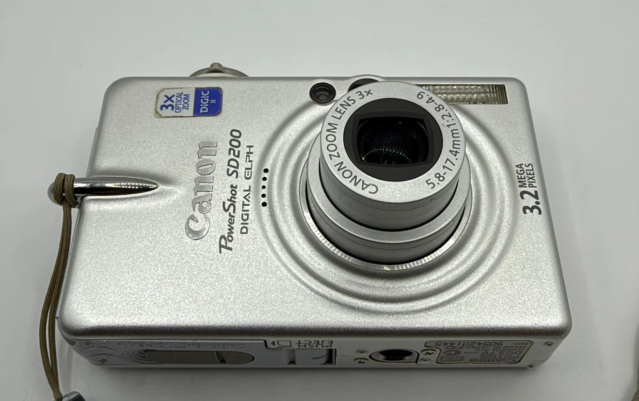 Canon PowerShot SD200 Digital ELPH Camera