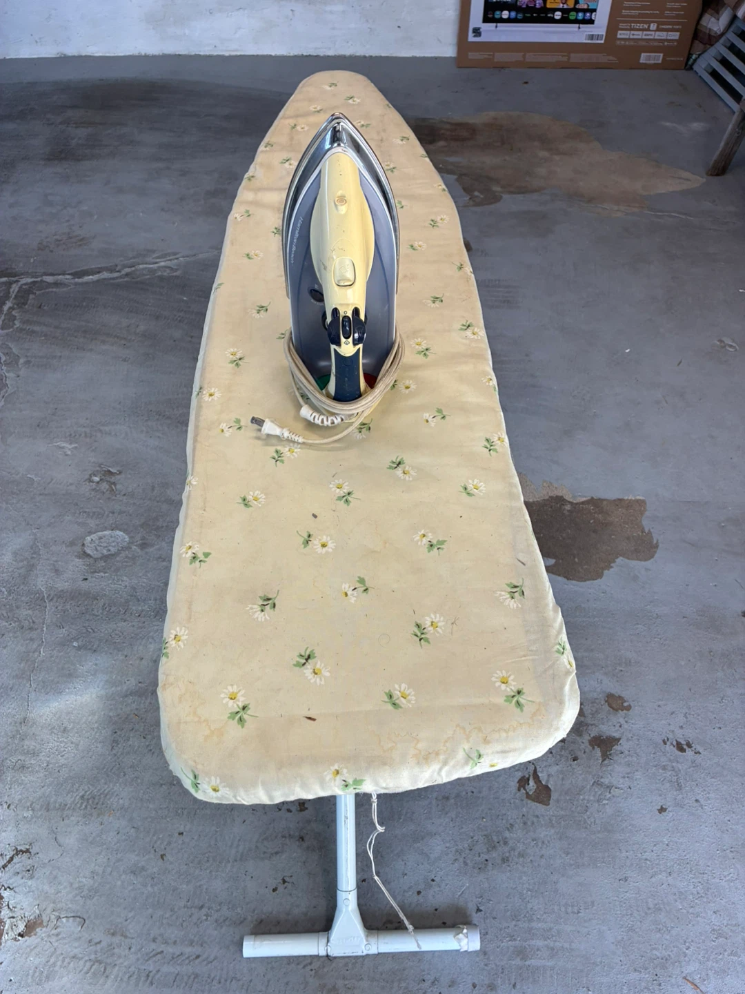 Hamilton Beach Iron and Floral Ironing Board - photo 2