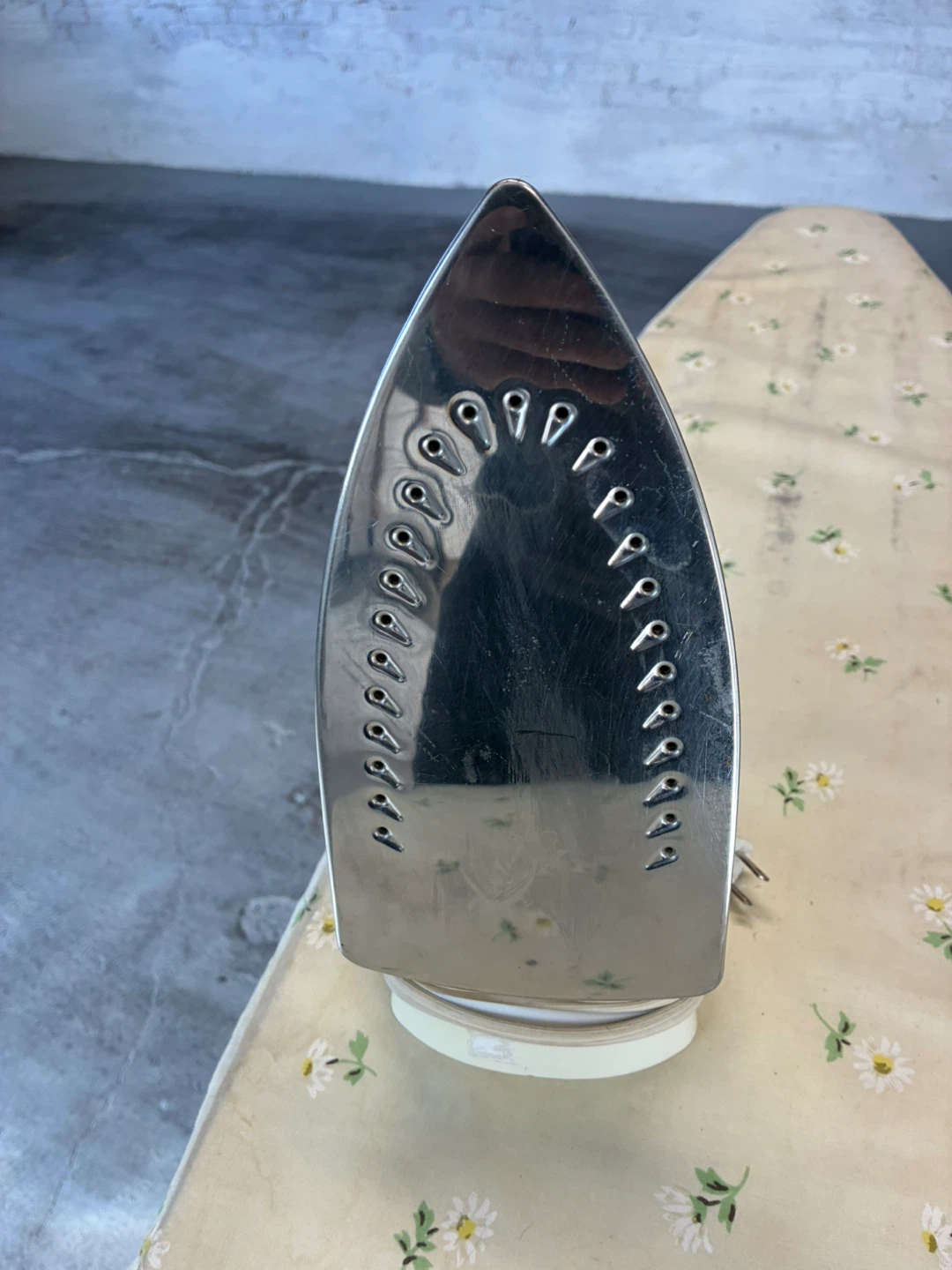 Hamilton Beach Iron and Floral Ironing Board - photo 3