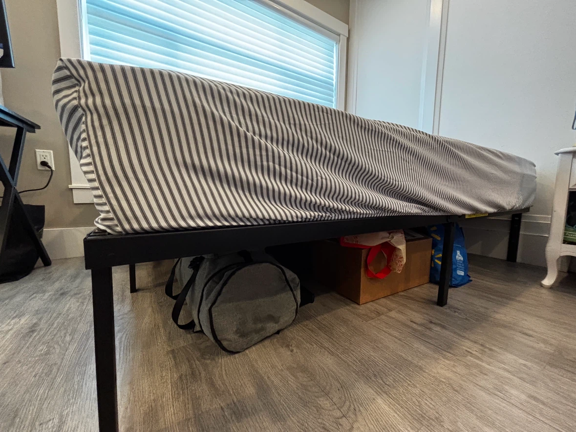 Queen bed frame and mattress - photo 3