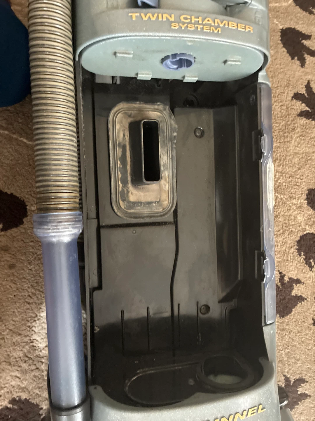 Hoover WindTunnel Upright Vacuum - photo 2