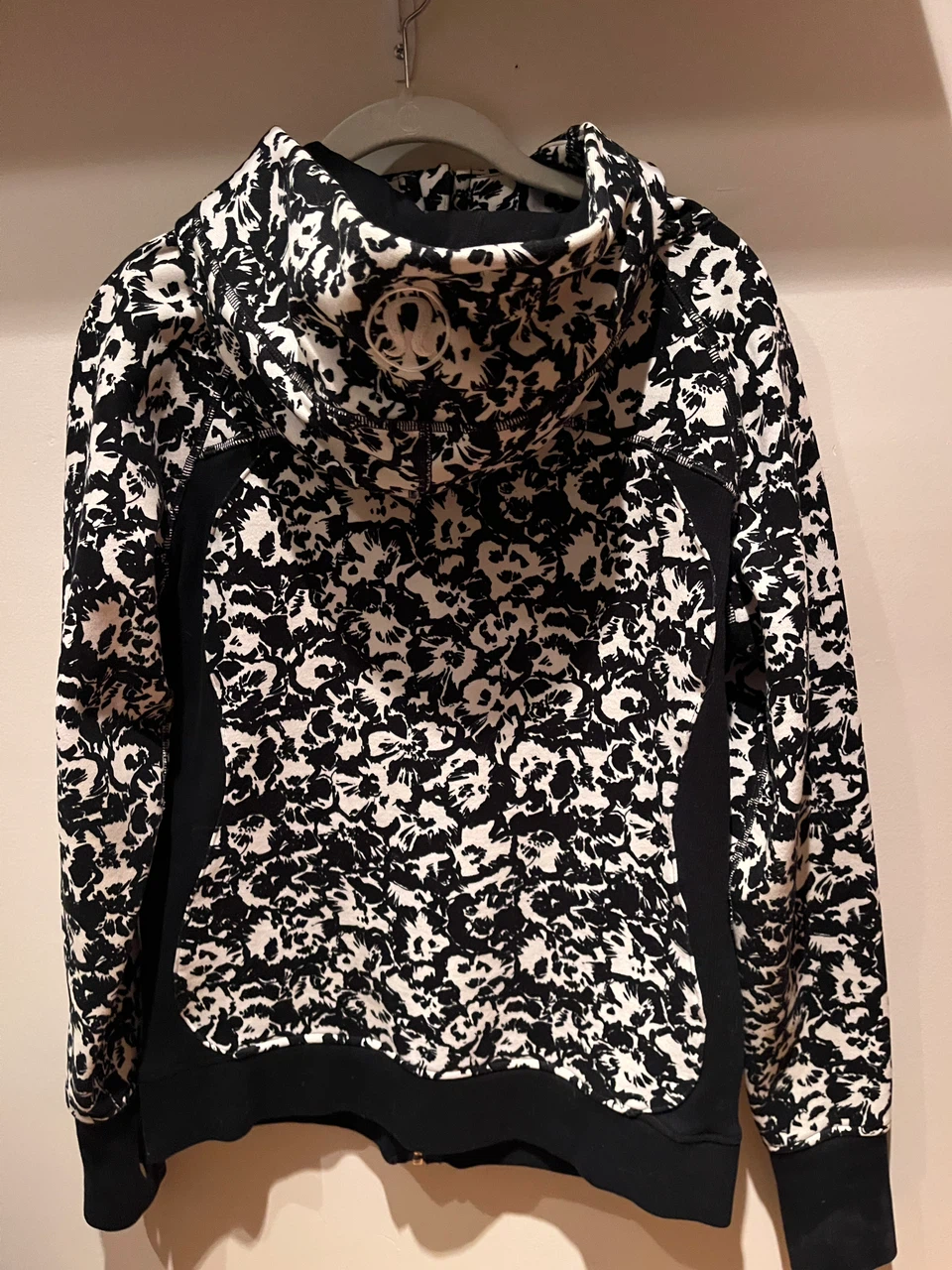 Lululemon Women's Full-Zip Hoodie Size 10 - photo 3