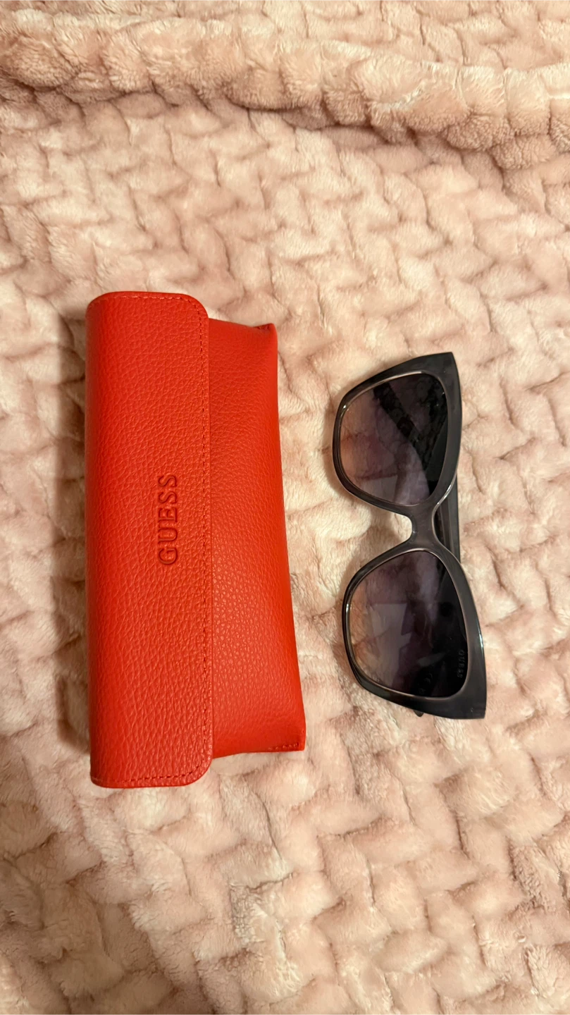 Guess Sunglasses with Case - photo 2