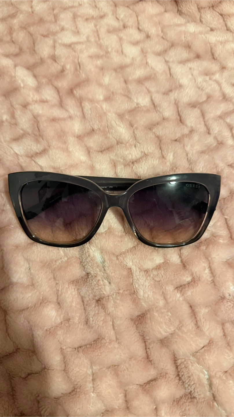 Guess Sunglasses with Case - photo 3