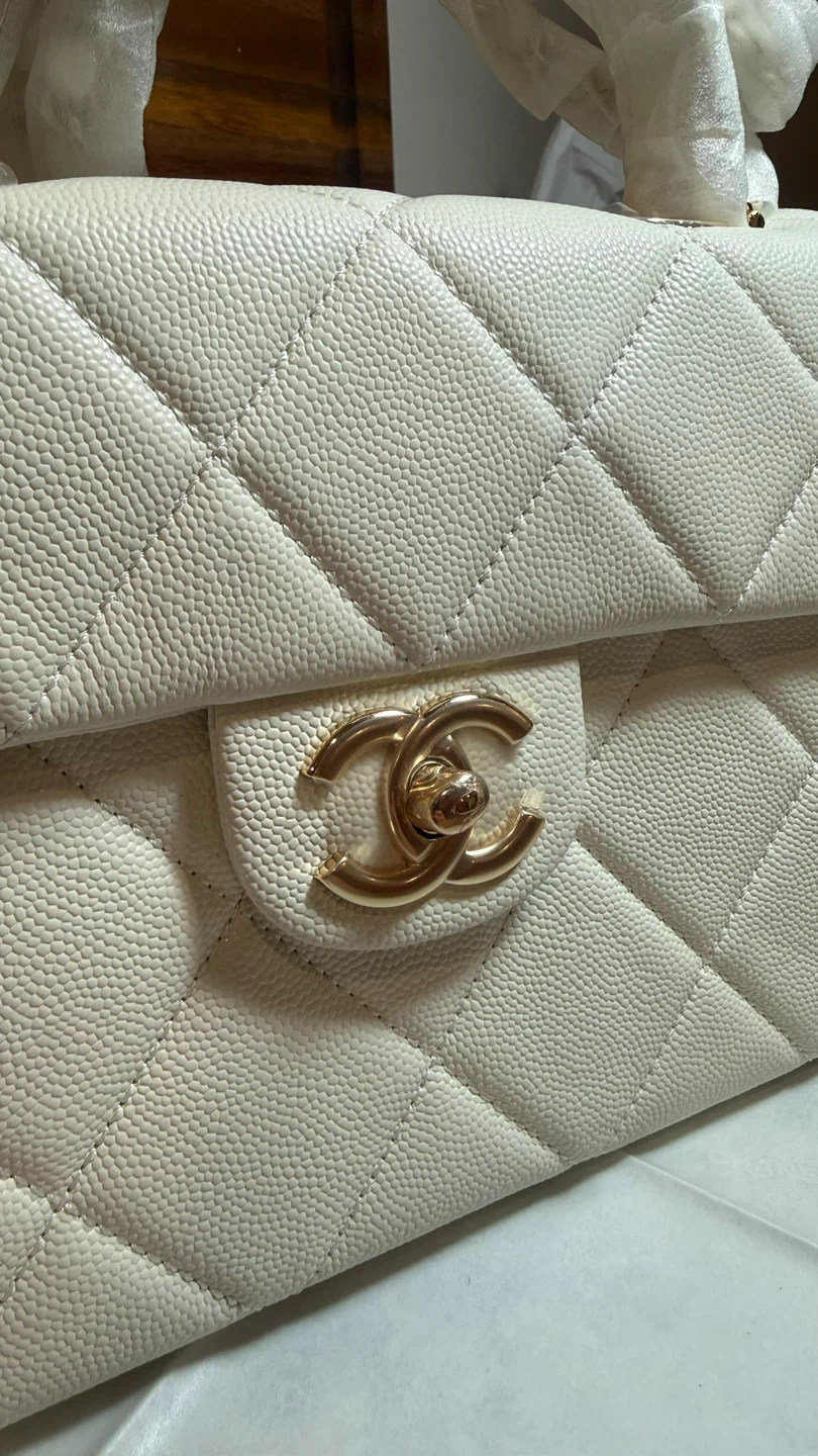 Chanel White Quilted Top Handle Bag - photo 2