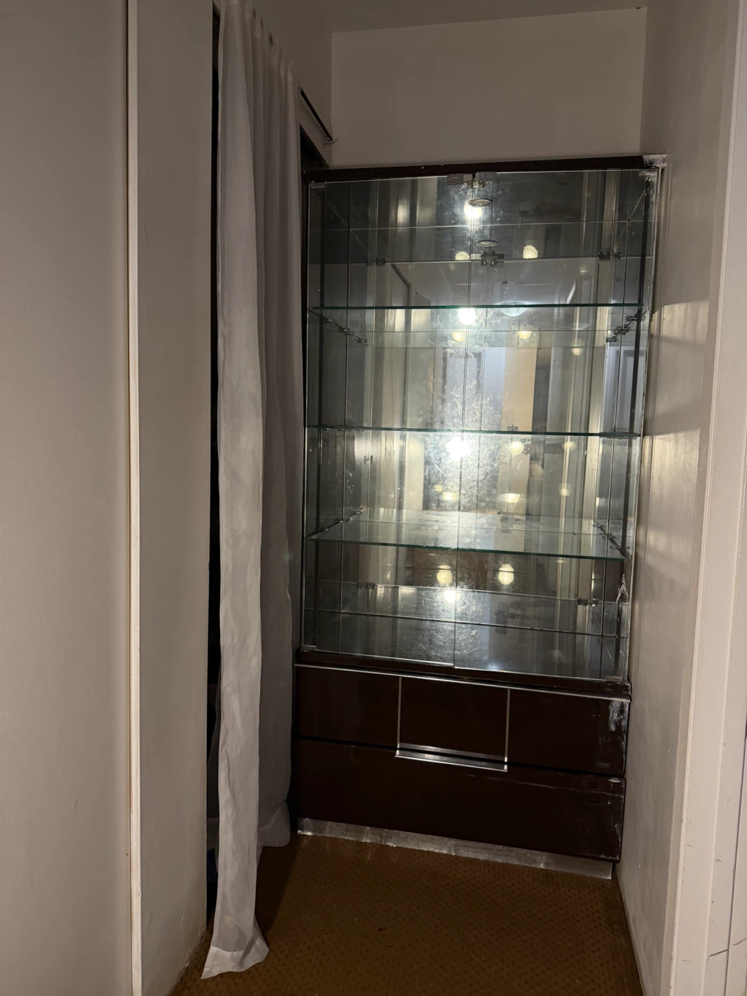 Free glass display cabinet/ china cabinet - photo 3