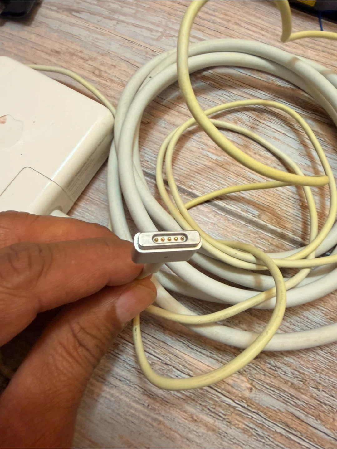 Apple 60W MagSafe 2 Power Adapter
