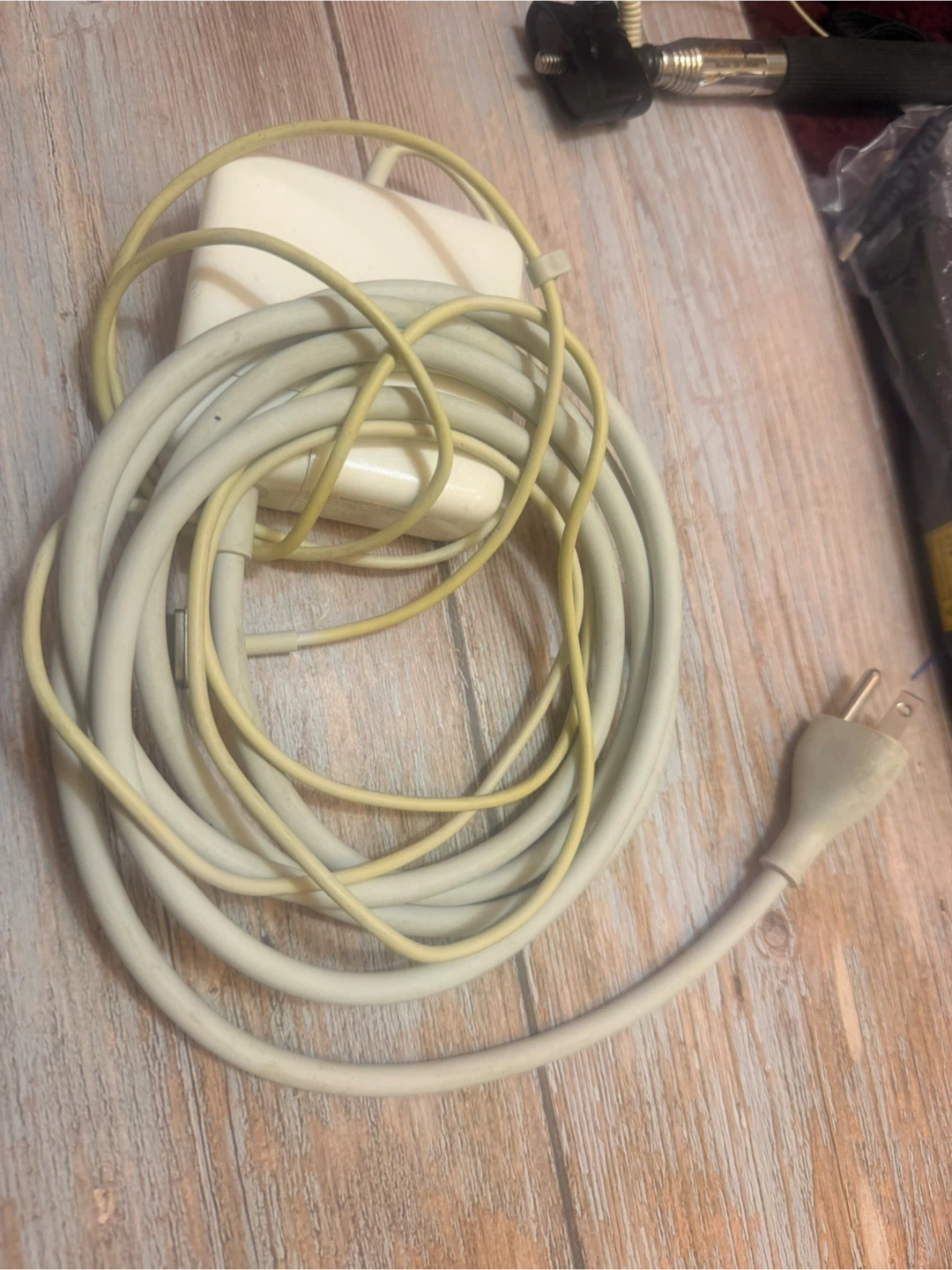 Apple 60W MagSafe 2 Power Adapter - photo 2