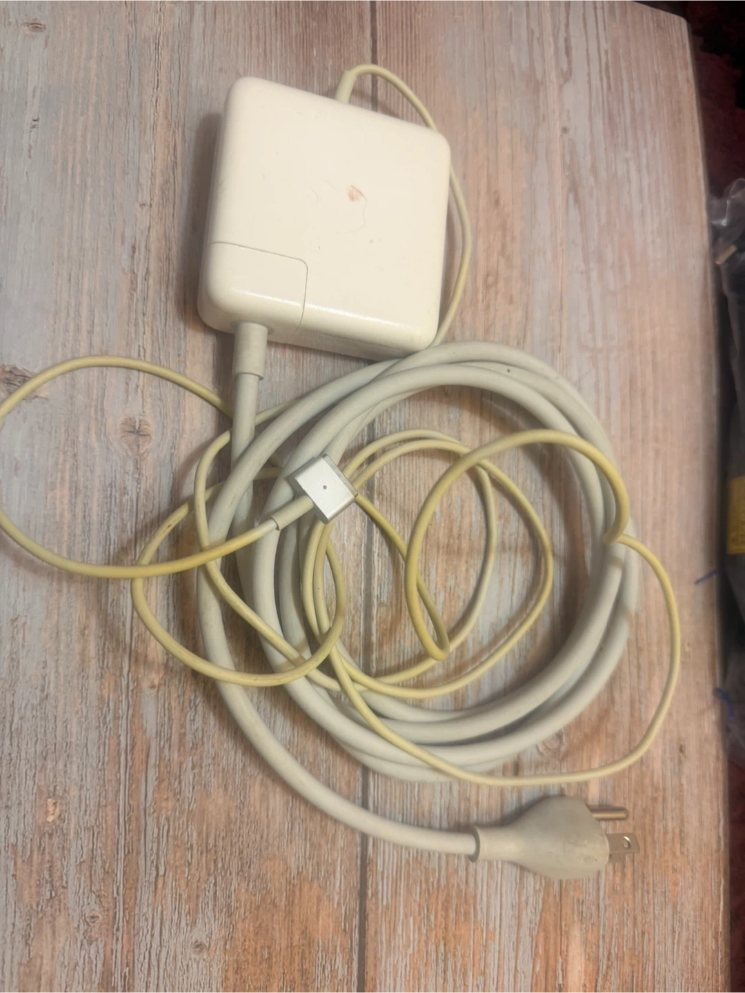 Apple 60W MagSafe 2 Power Adapter - photo 3