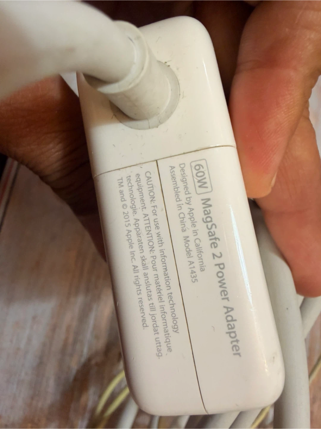 Apple 60W MagSafe 2 Power Adapter - photo 4