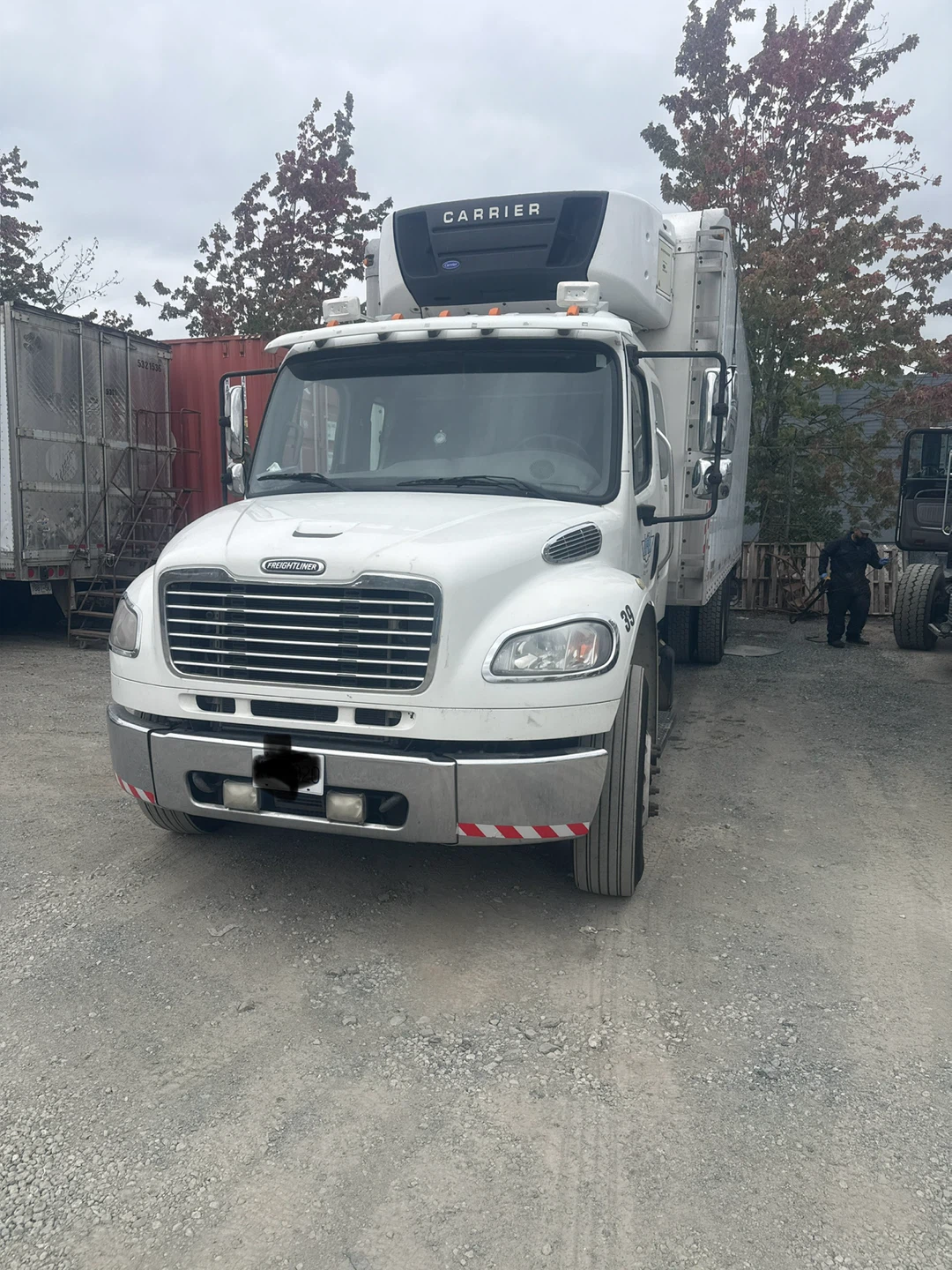 Freightliner Reefer Truck with Carrier Cooling Unit