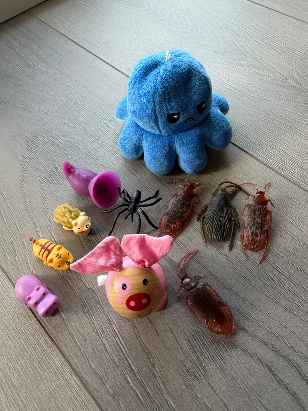 All set Assorted Novelty Toy Lot - photo 2