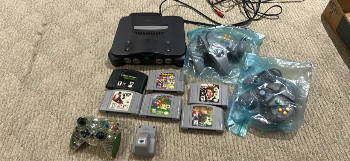 Nintendo 64 Console Bundle with Games and Controllers - photo 3