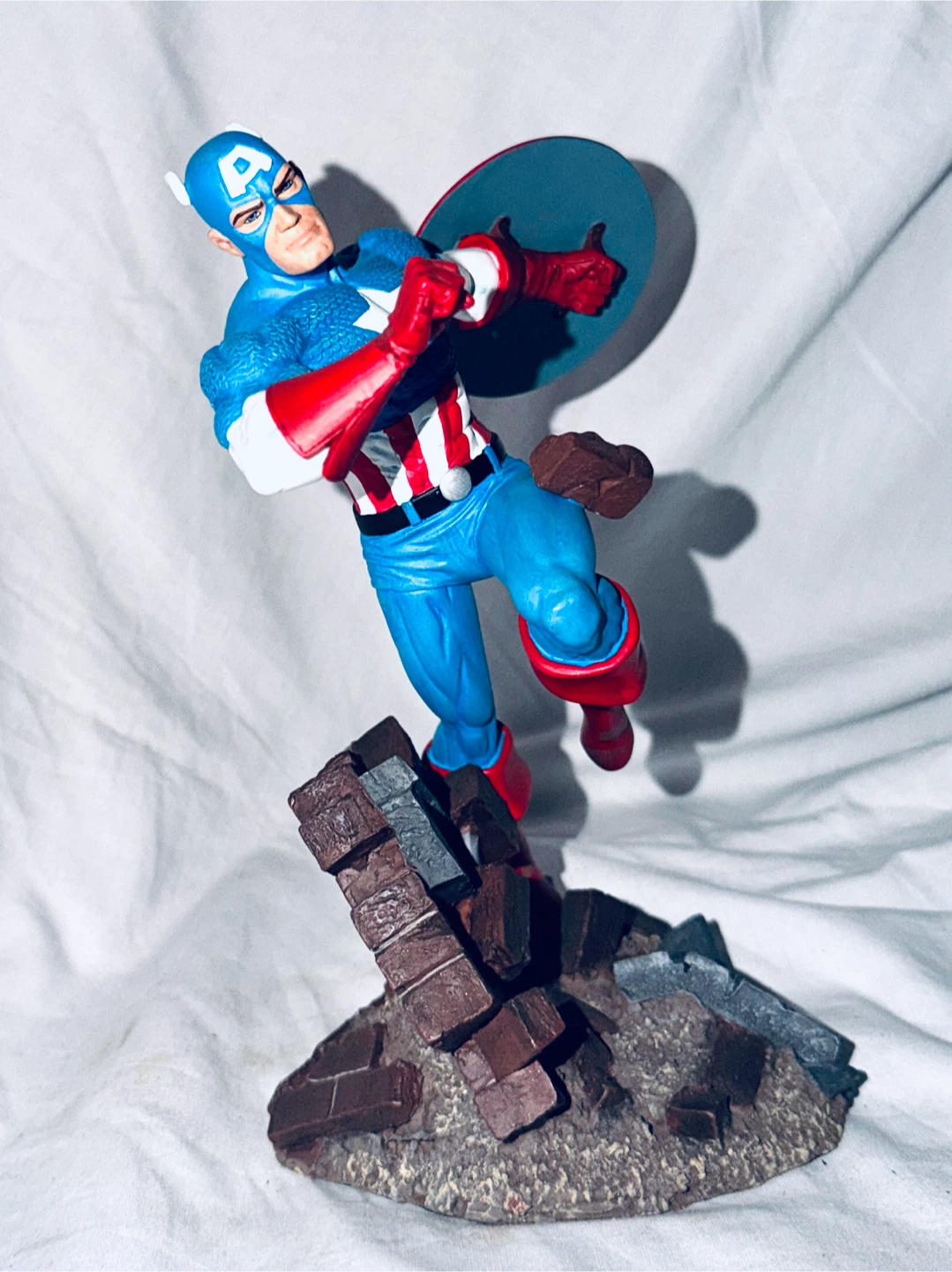 Diamond Select Toys Captain America Statue - photo 2