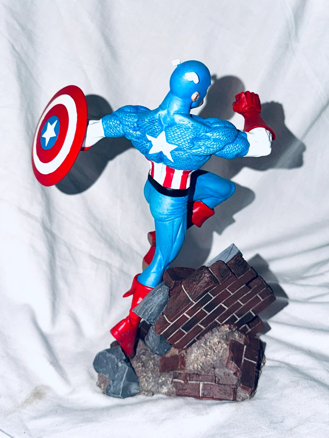 Diamond Select Toys Captain America Statue - photo 3