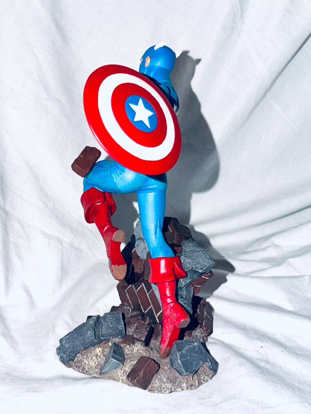 Diamond Select Toys Captain America Statue - photo 4