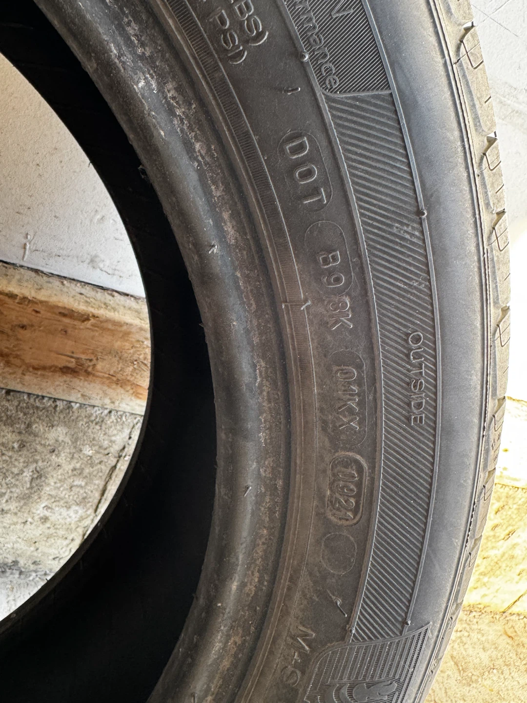 225/65R17 Michelin Defender - photo 2