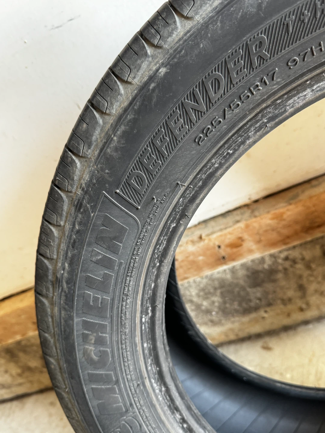 225/65R17 Michelin Defender - photo 3