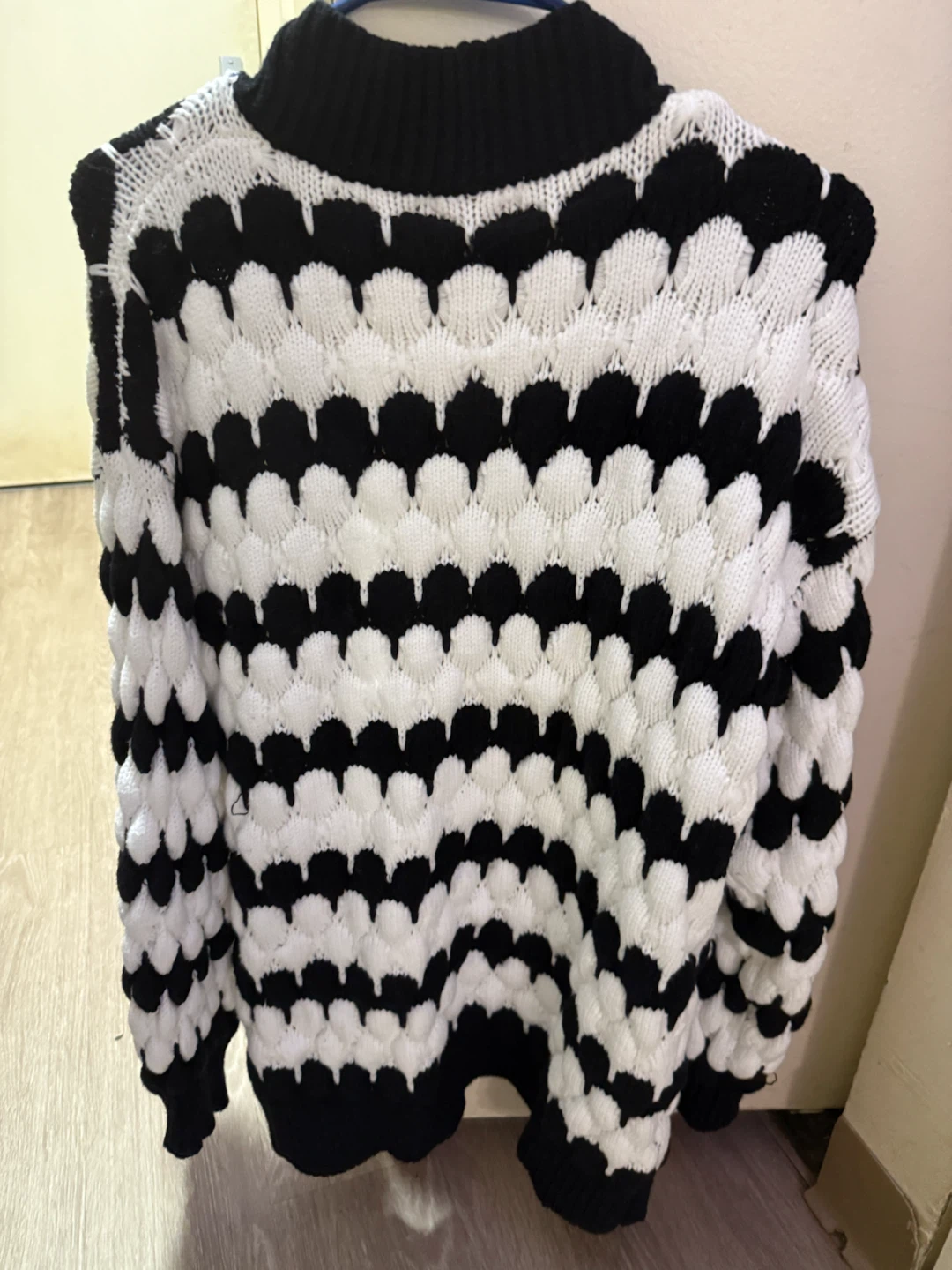 Kirundo Black and White Patterned Cardigan - photo 2