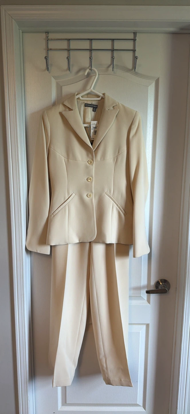 New Tristan & Iseult Cream Pant Suit - size 2